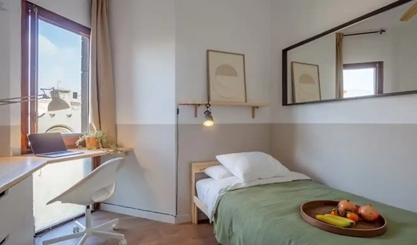 HC 8022, Barcelona - Barcelona, Spain - Room in 7 Bed 3 Bath | Ganduxer - Bedroom