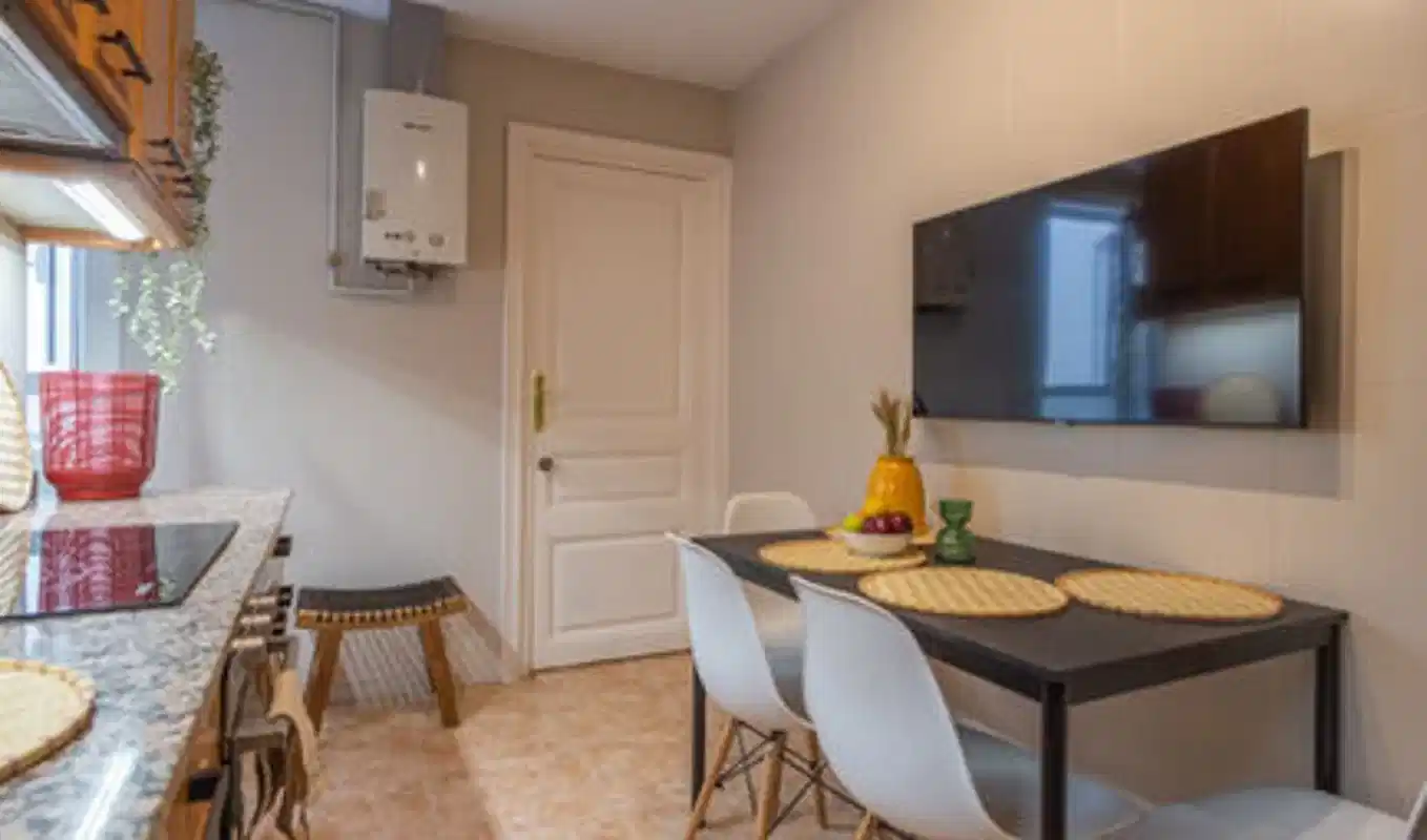 Exterior?w=400&h=260&fit=crop&q=40&auto=format&trim=auto