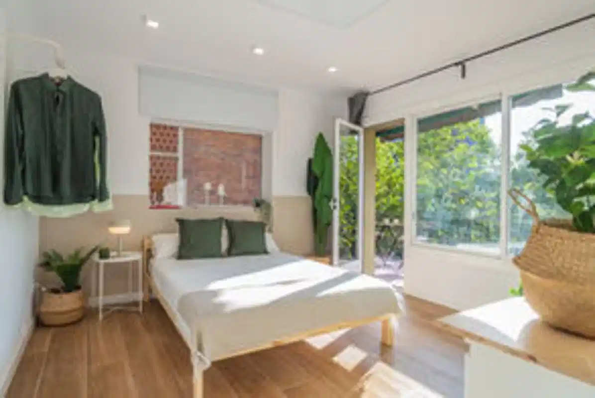  Room in 7 Bedroom 2 Bathroom | Gran Vía - Bathroom?w=400&h=260&fit=crop&q=40&auto=format&trim=auto