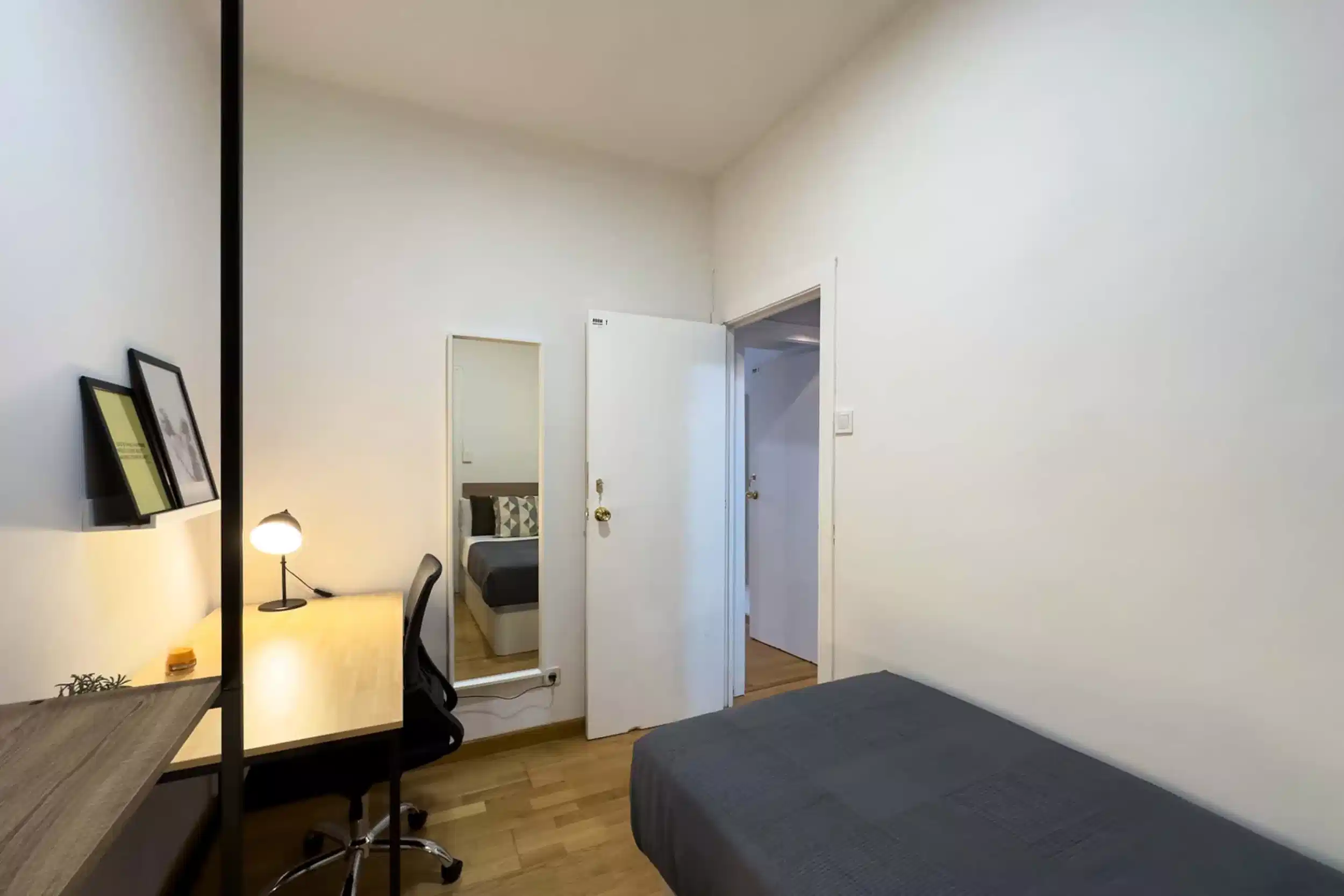 Exterior?w=400&h=260&fit=crop&q=40&auto=format&trim=auto