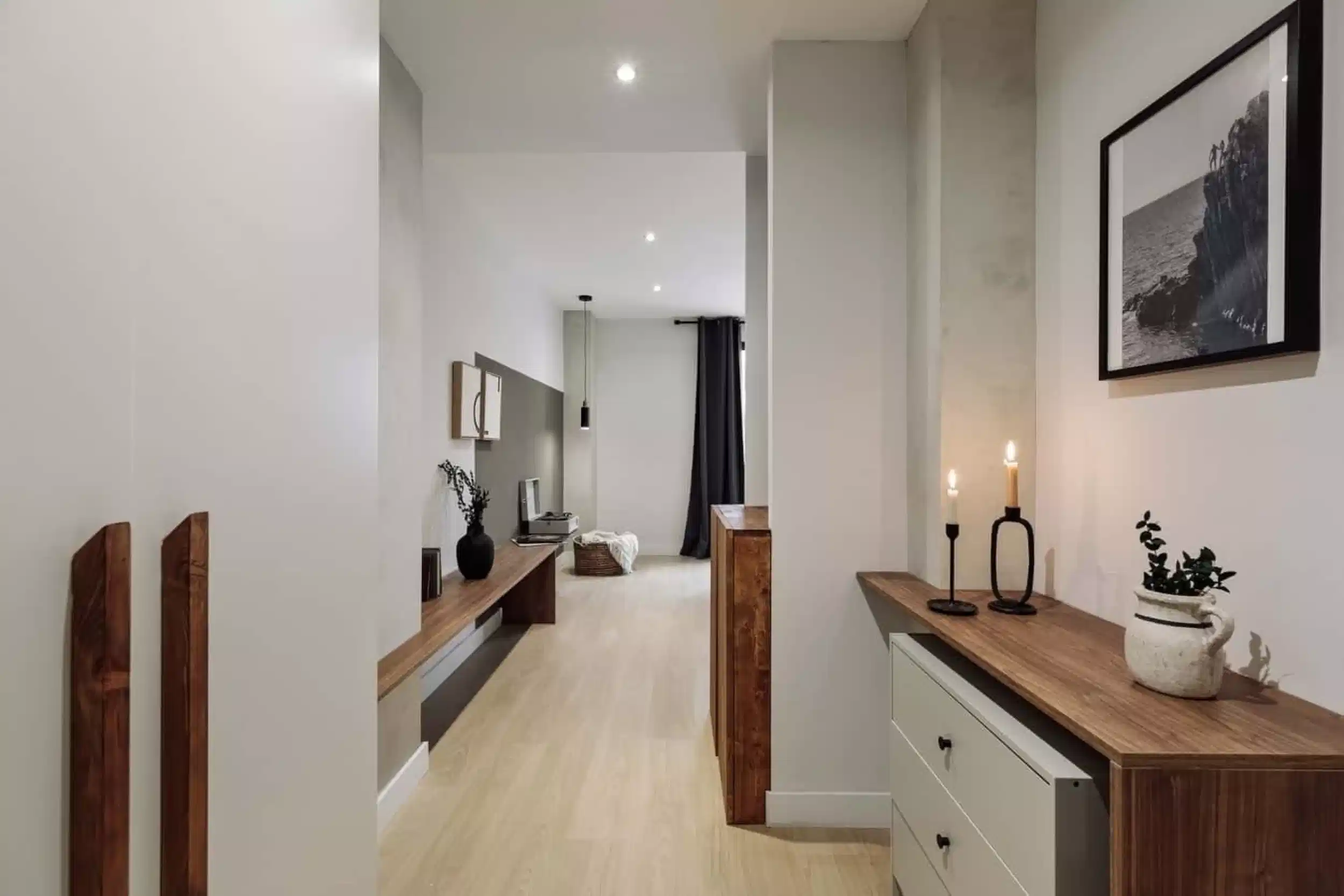 Exterior?w=400&h=260&fit=crop&q=40&auto=format&trim=auto