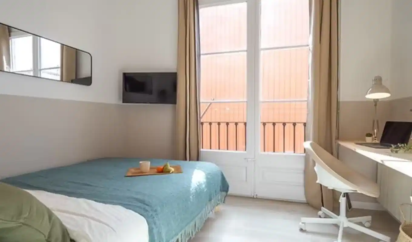 HC 8030, Barcelona - Barcelona, Spain - Room in 5 Bed 2 Bath | Pons - Bedroom
