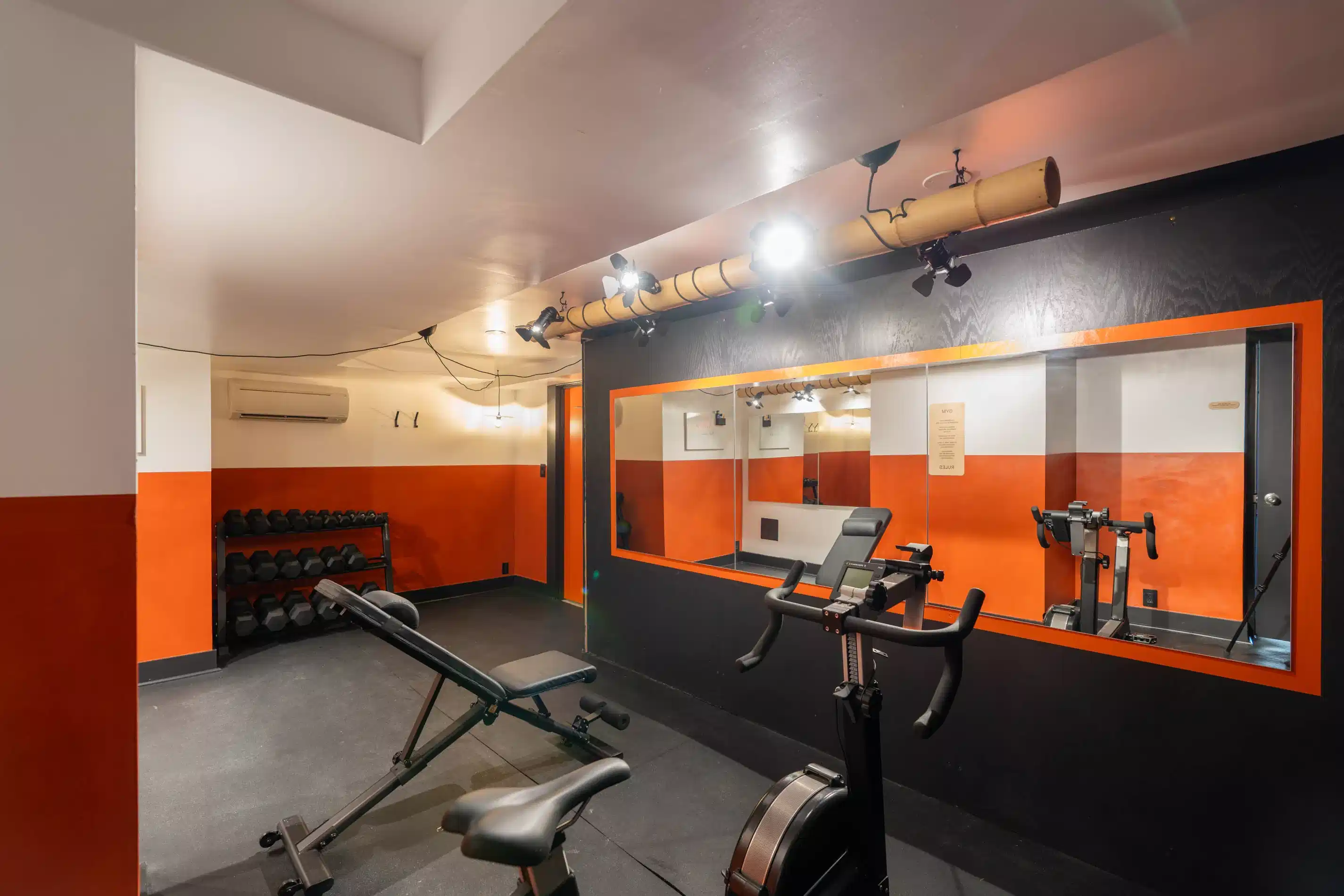 Bedford 566, New York - New York City, New York, United States - Amenities