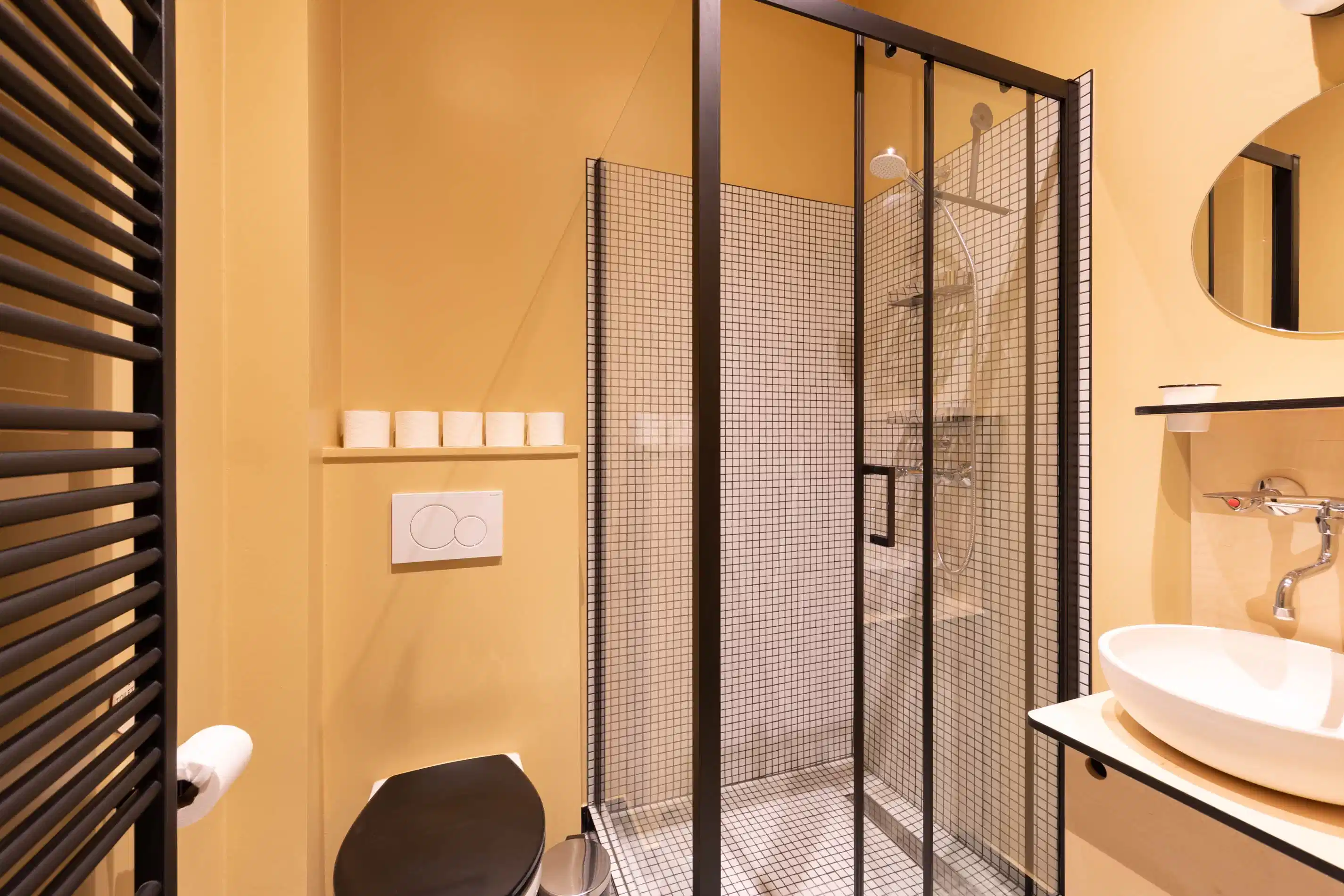 Common Area?w=400&h=260&fit=crop&q=40&auto=format&trim=auto