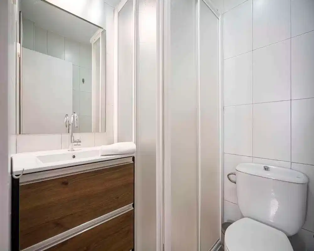 Amenities?w=400&h=260&fit=crop&q=40&auto=format&trim=auto