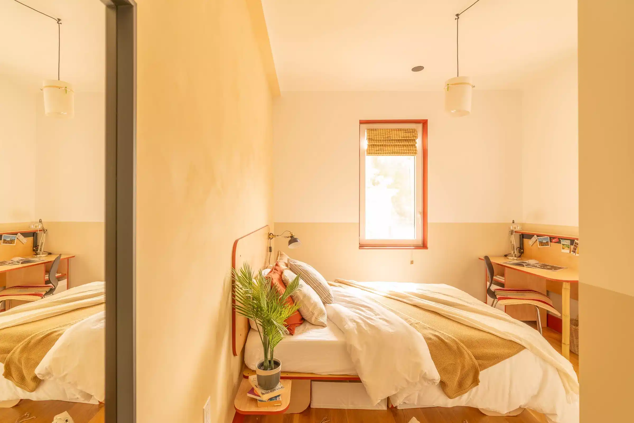 Common Area?w=400&h=260&fit=crop&q=40&auto=format&trim=auto