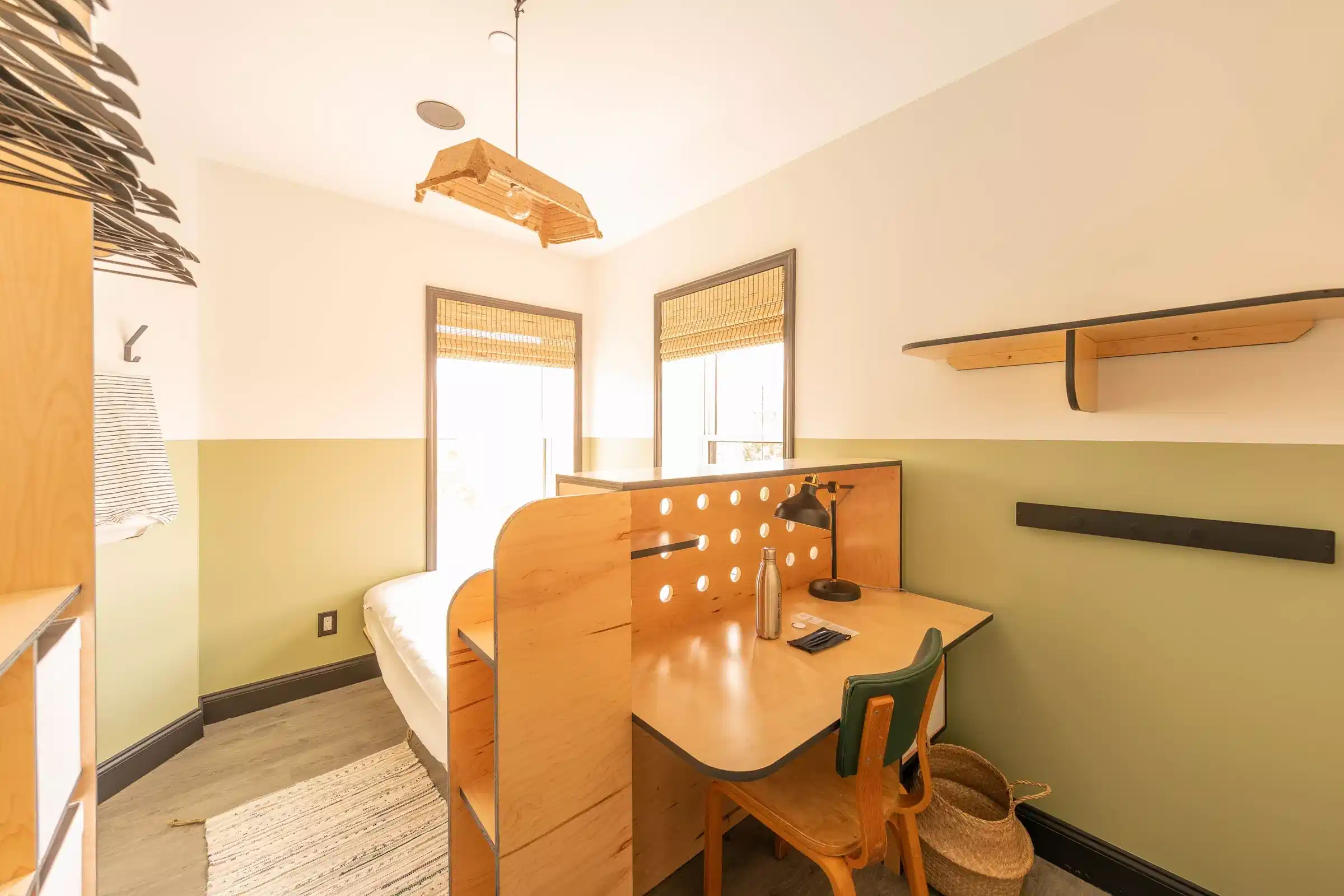 Common Area?w=400&h=260&fit=crop&q=40&auto=format&trim=auto