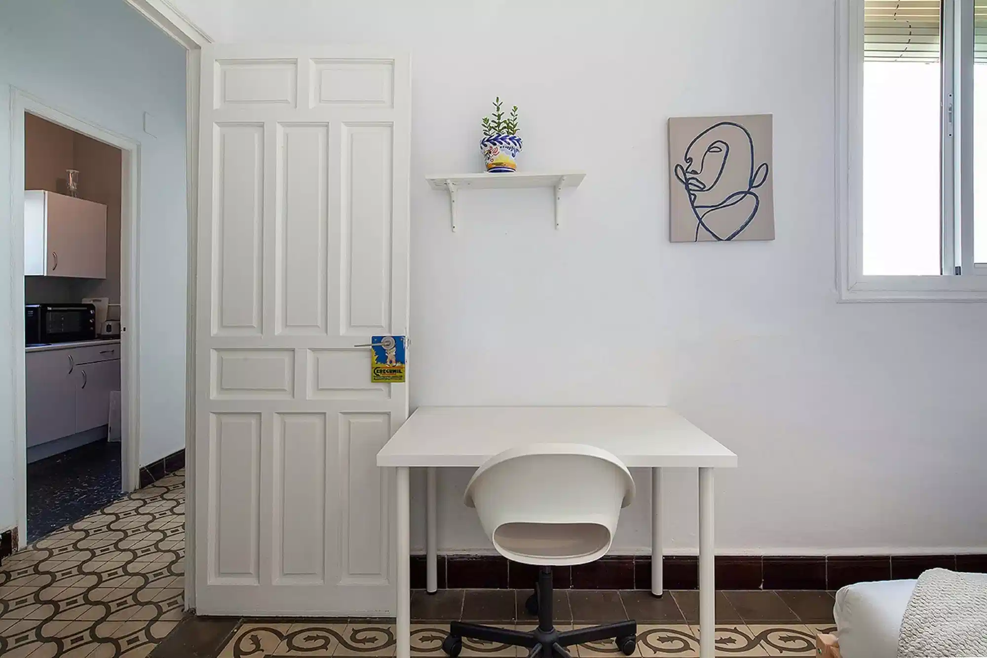 Room in 5 Bedroom 2 Bathroom (Calle Aceituno) - Bathroom?w=400&h=260&fit=crop&q=40&auto=format&trim=auto