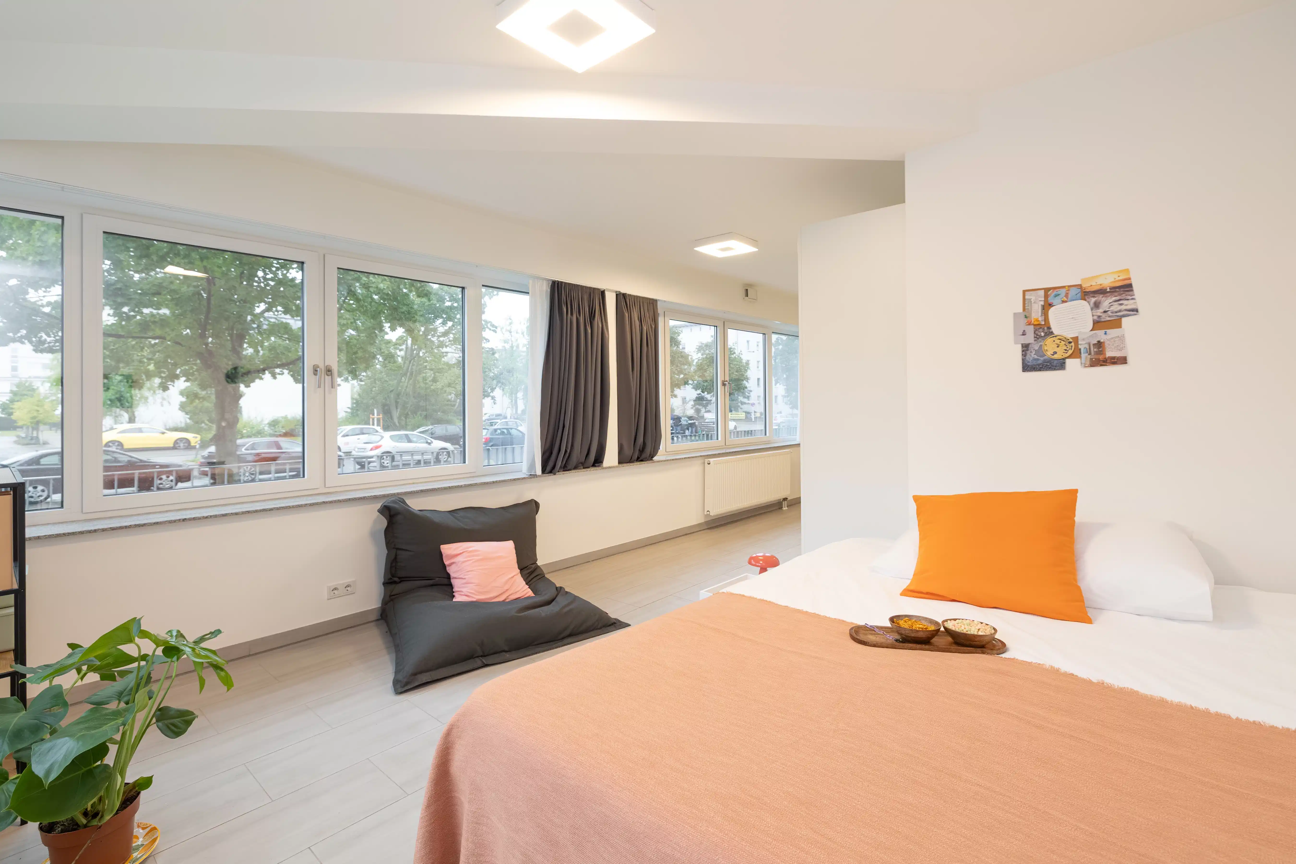 Extra Large Silver Studio (30 sqm)