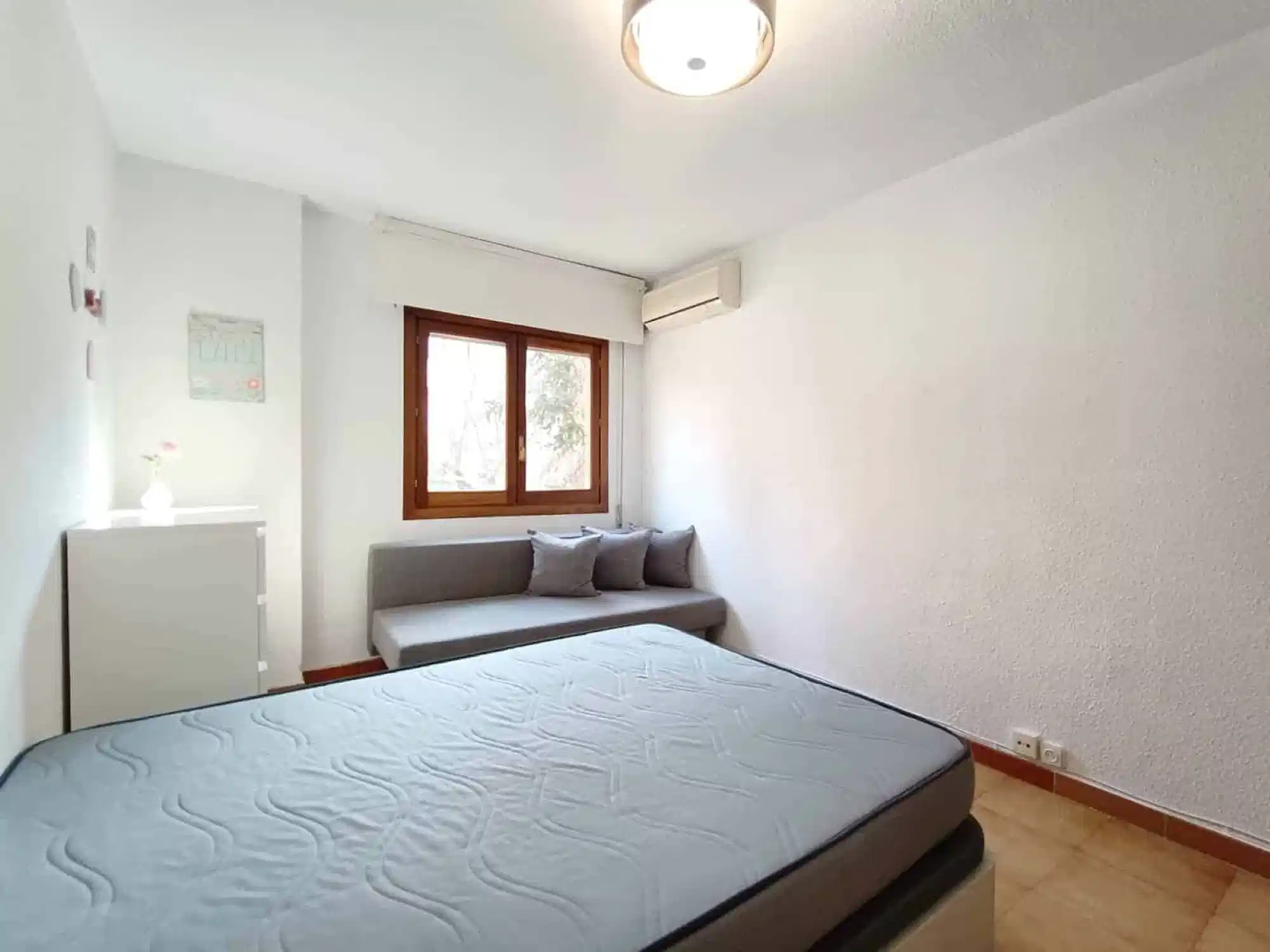 SPC 28043, Madrid - Madrid, Spain - 1 Bedroom 1 Bathroom (Calle De Julián Hernández) - Bedroom