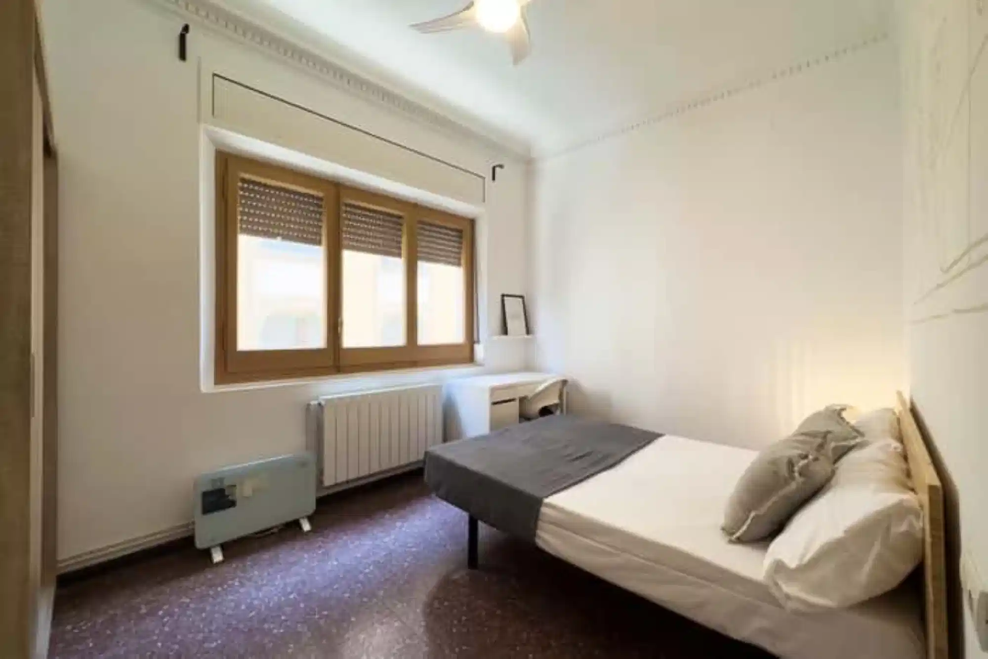 Exterior?w=400&h=260&fit=crop&q=40&auto=format&trim=auto