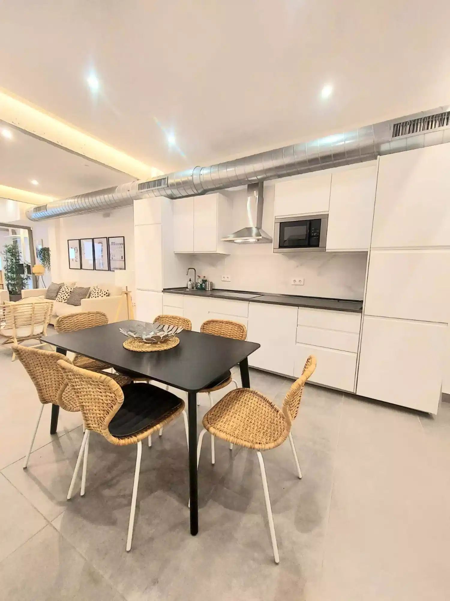 Exterior?w=400&h=260&fit=crop&q=40&auto=format&trim=auto