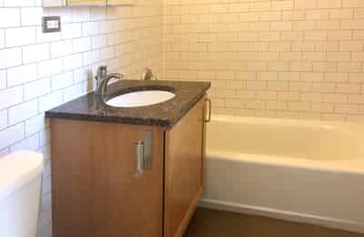 5400-5406 S. Maryland Avenue, Chicago - Chicago, Illinois, United States - Bathroom