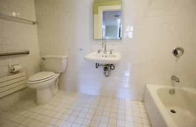 5535 S. Kimbark Avenue, Chicago - Chicago, Illinois, United States - Bathroom