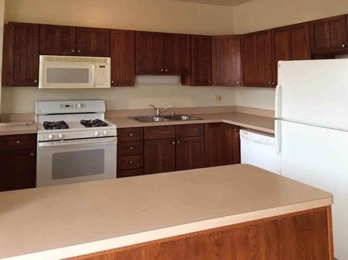 Exterior?w=400&h=260&fit=crop&q=40&auto=format&trim=auto