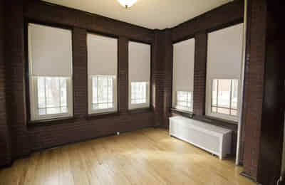 Kitchen?w=400&h=260&fit=crop&q=40&auto=format&trim=auto