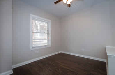 Bathroom?w=400&h=260&fit=crop&q=40&auto=format&trim=auto
