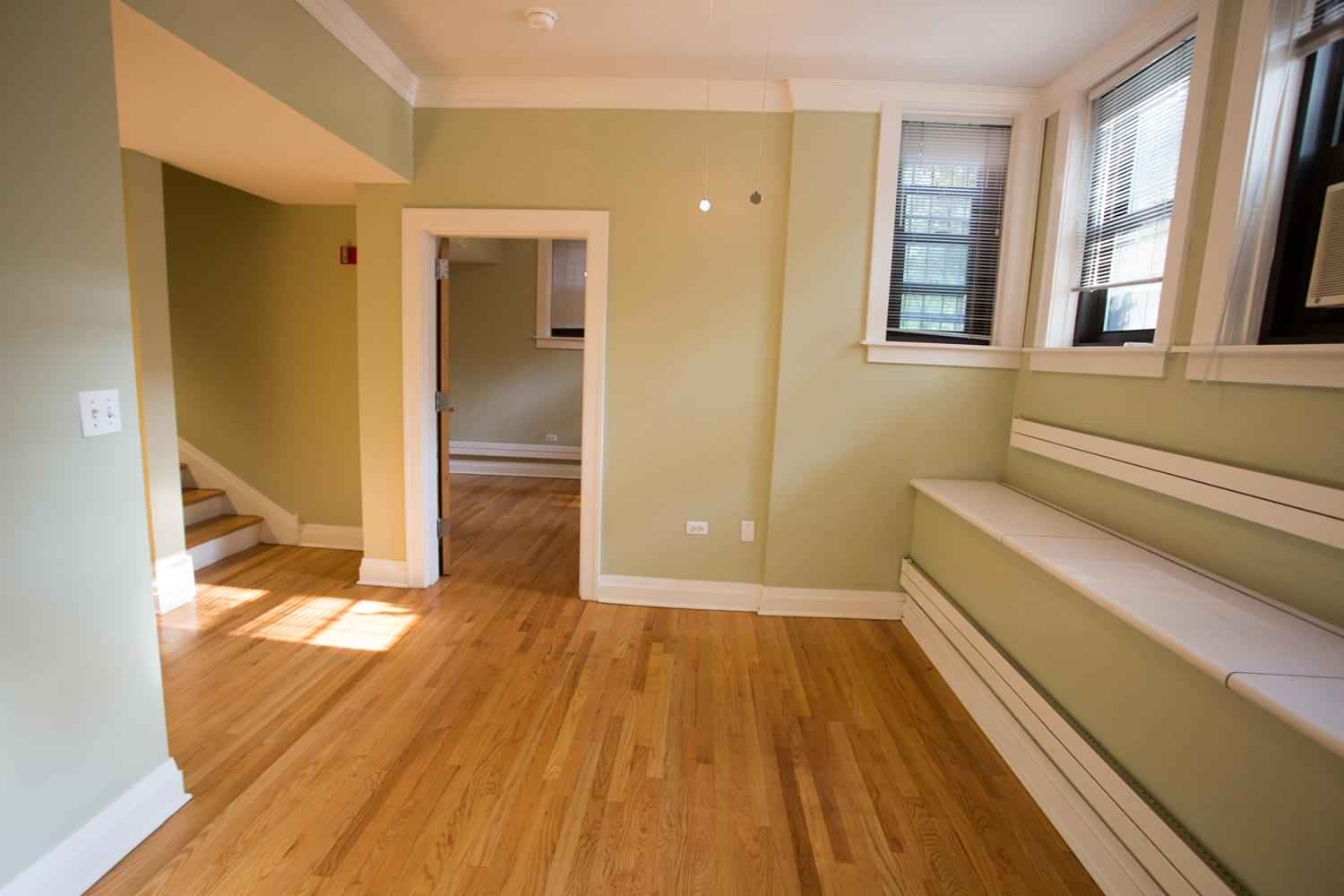 Bathroom?w=400&h=260&fit=crop&q=40&auto=format&trim=auto