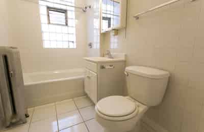 Kitchen?w=400&h=260&fit=crop&q=40&auto=format&trim=auto