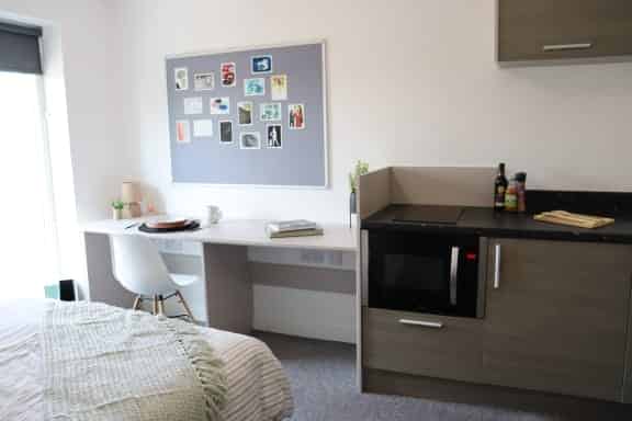 Amenities?w=400&h=260&fit=crop&q=40&auto=format&trim=auto