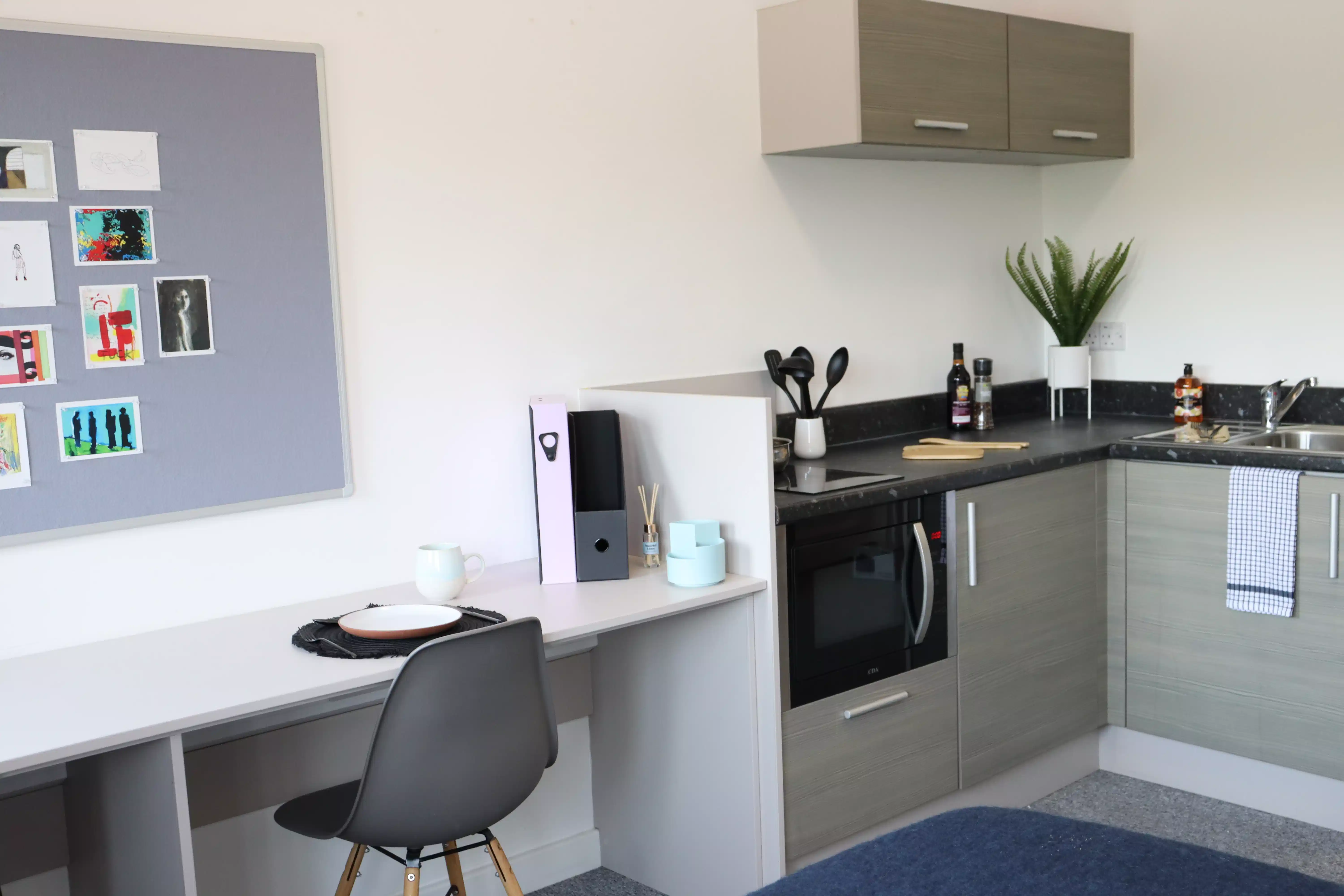 Exterior?w=400&h=260&fit=crop&q=40&auto=format&trim=auto