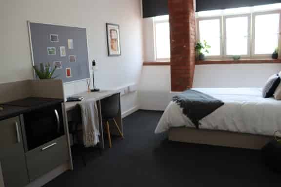 Amenities?w=400&h=260&fit=crop&q=40&auto=format&trim=auto