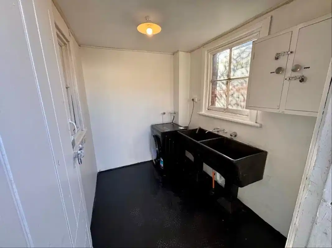 Amenities?w=400&h=260&fit=crop&q=40&auto=format&trim=auto