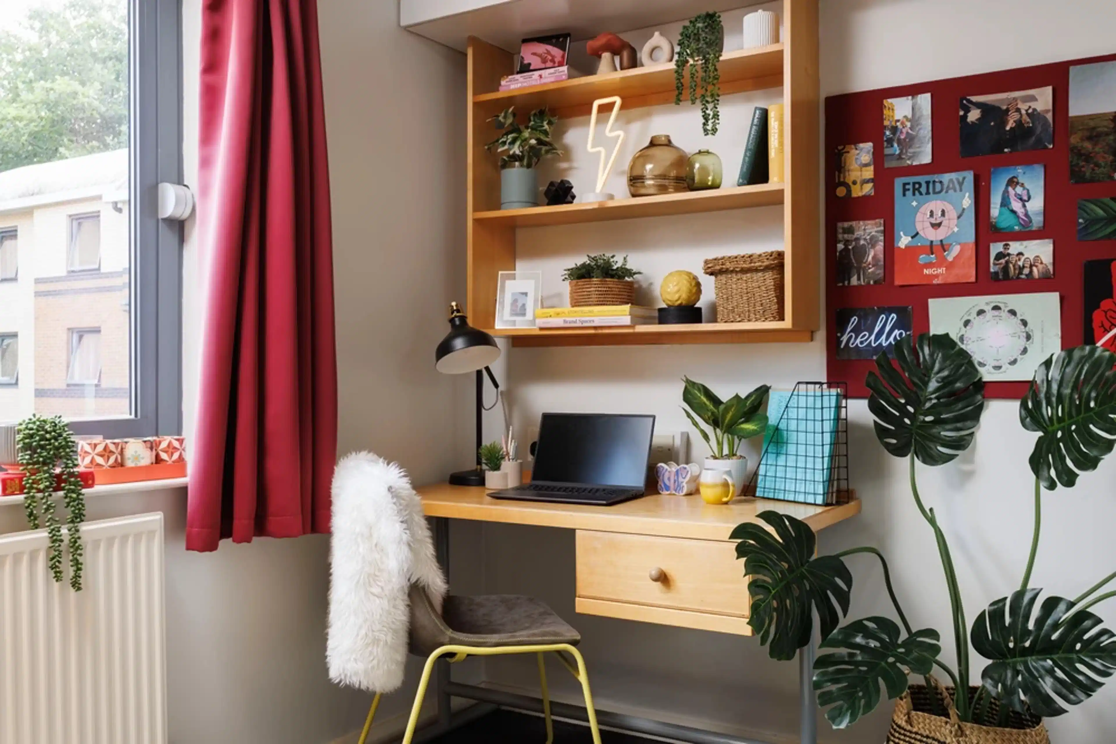 Exterior?w=400&h=260&fit=crop&q=40&auto=format&trim=auto