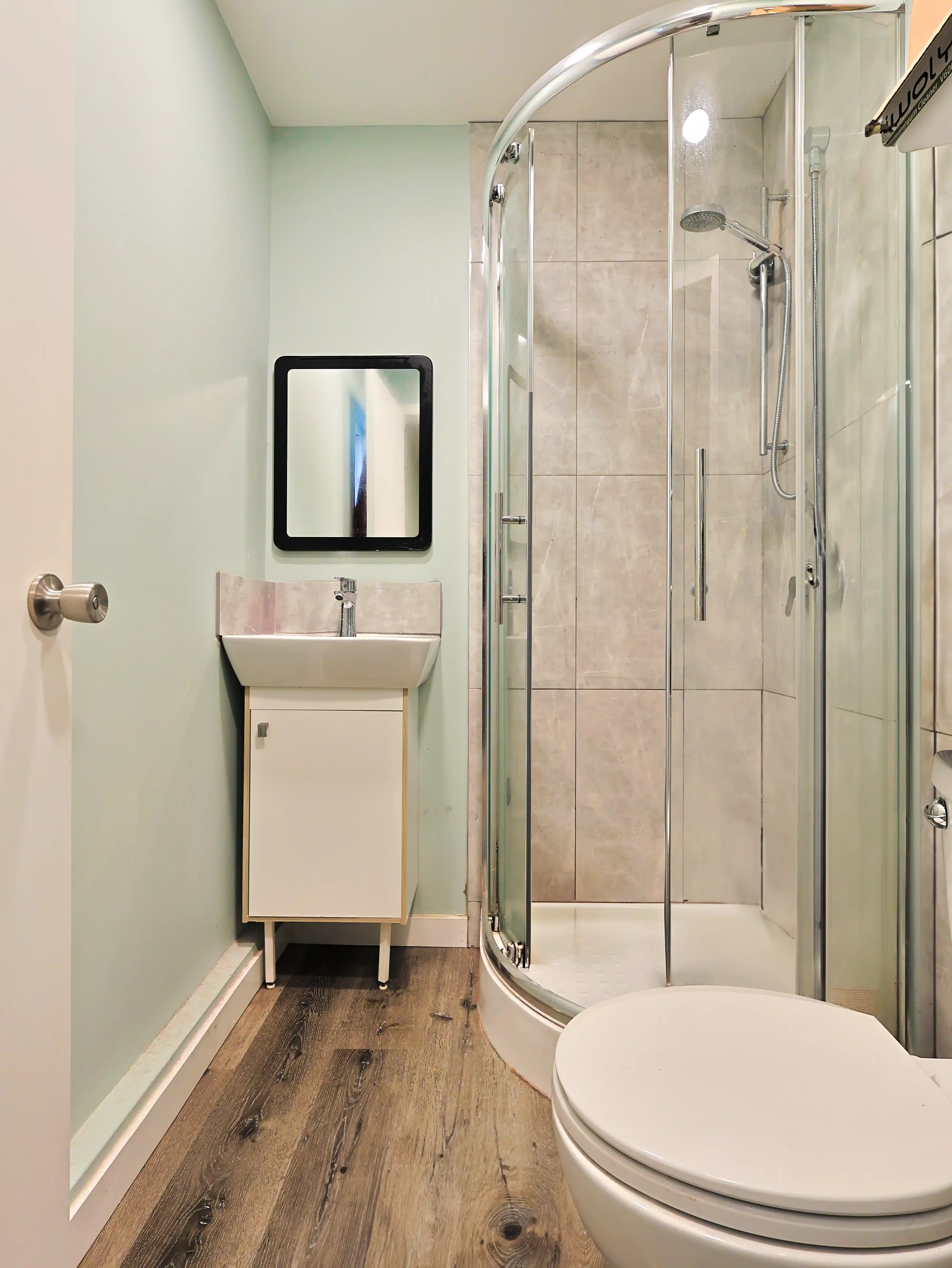 Kitchen?w=400&h=260&fit=crop&q=40&auto=format&trim=auto