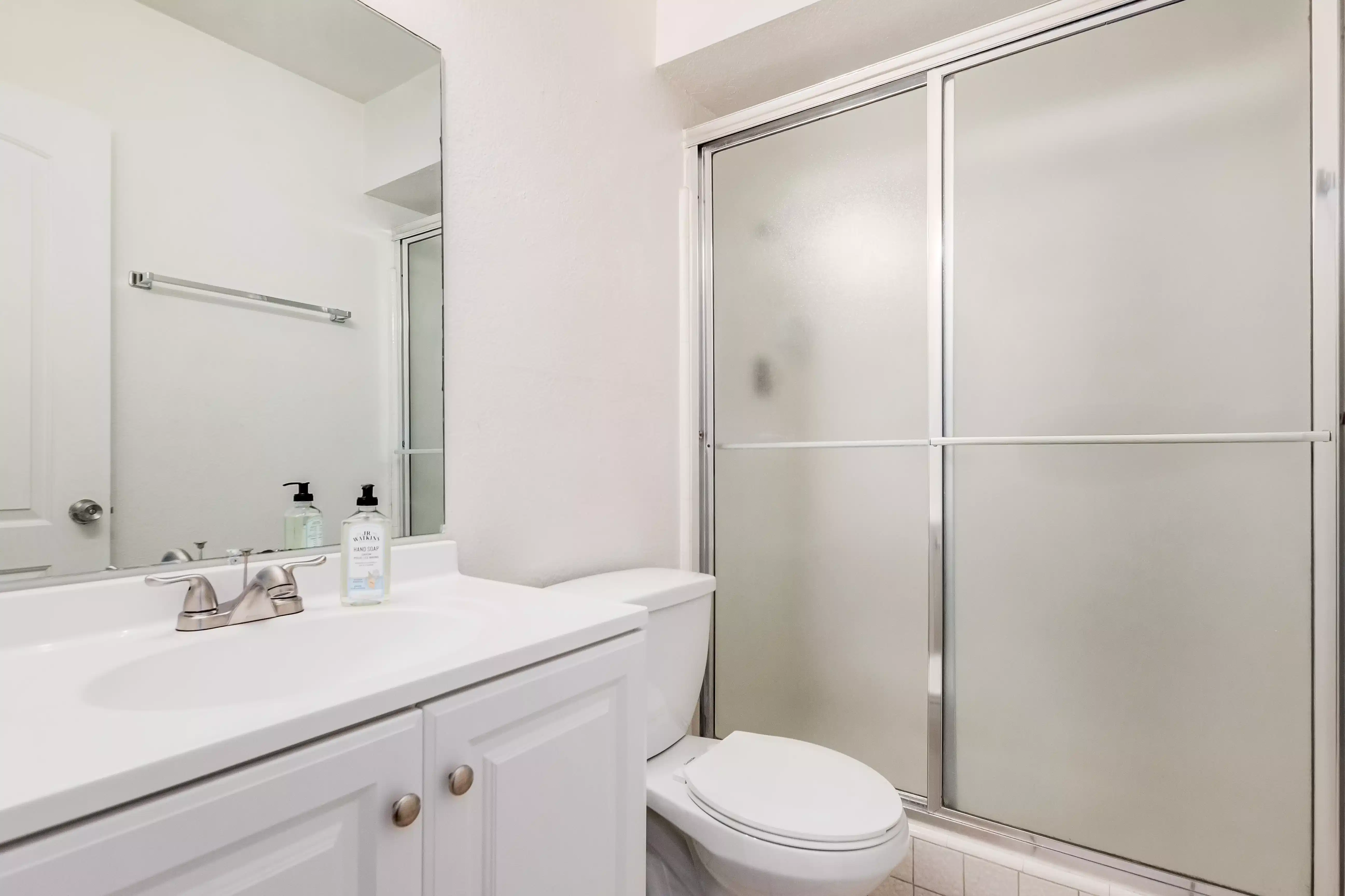 Amenities?w=400&h=260&fit=crop&q=40&auto=format&trim=auto