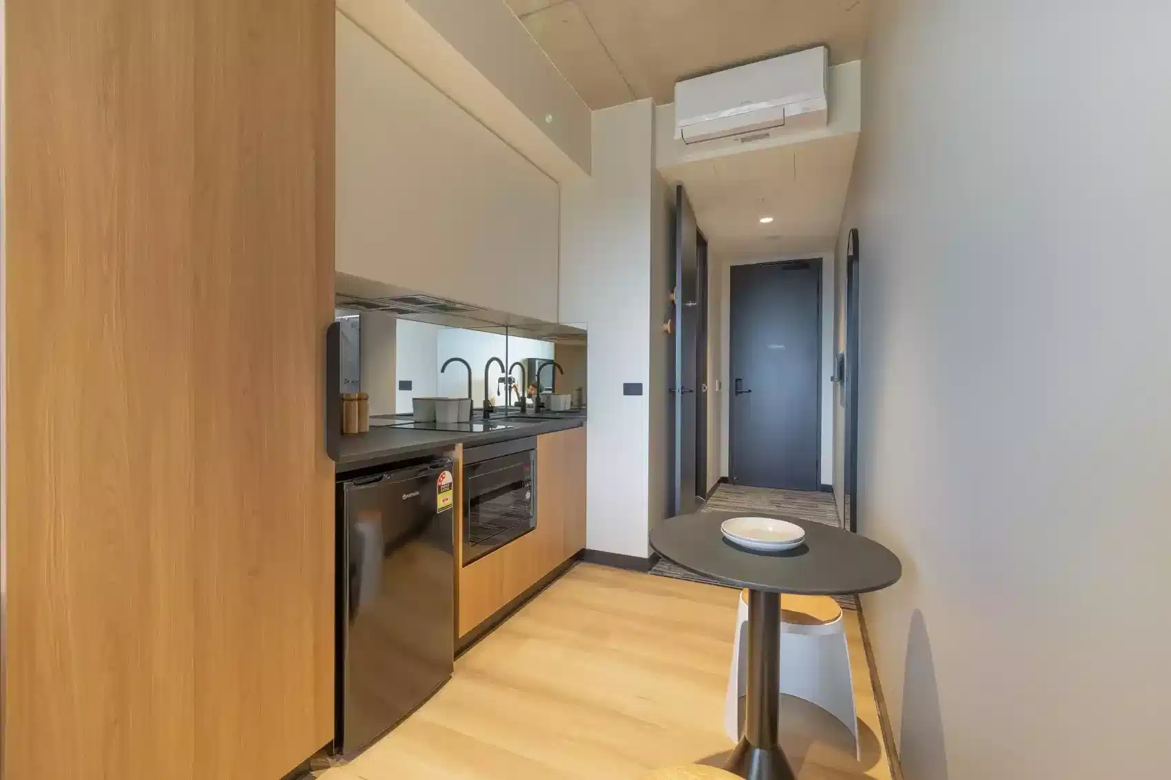 Exterior?w=400&h=260&fit=crop&q=40&auto=format&trim=auto