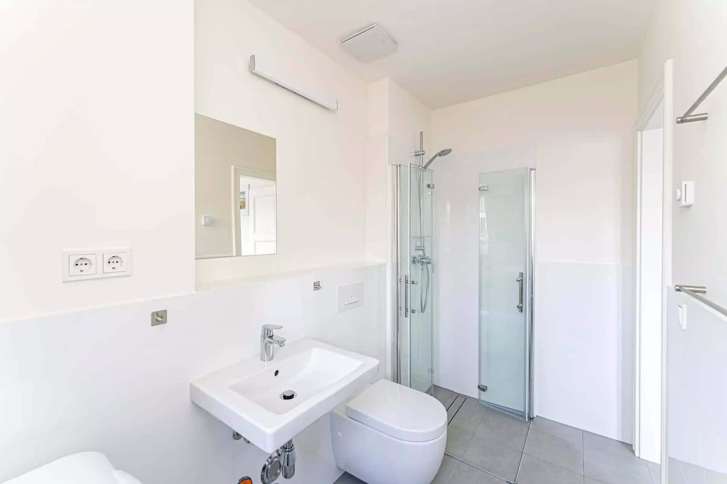 Exterior?w=400&h=260&fit=crop&q=40&auto=format&trim=auto