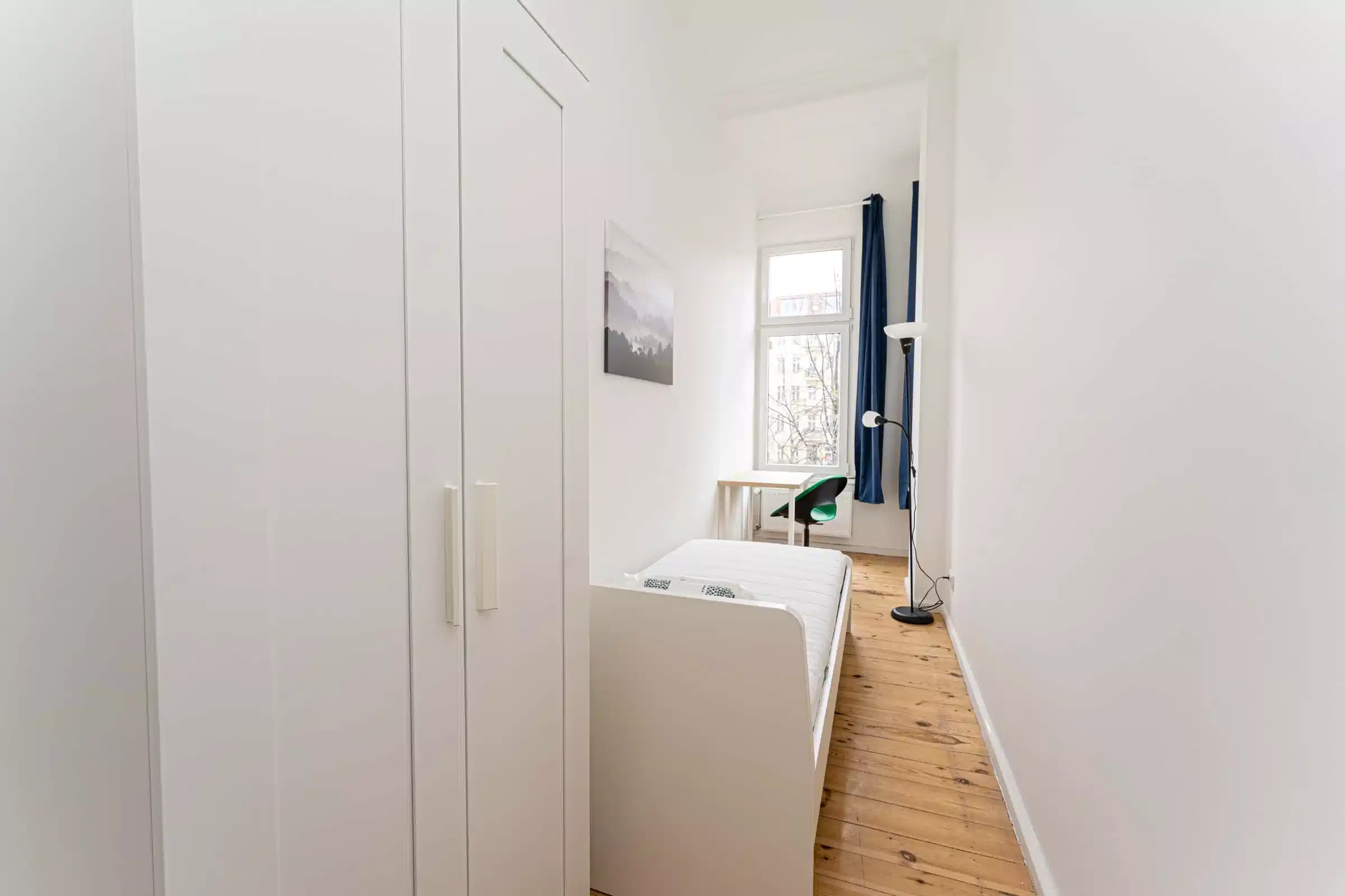 Exterior?w=400&h=260&fit=crop&q=40&auto=format&trim=auto