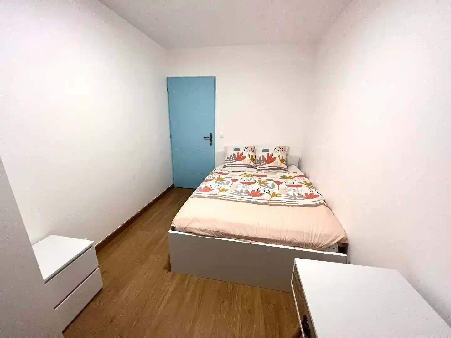 Room 7 - Bedroom?w=400&h=260&fit=crop&q=40&auto=format&trim=auto