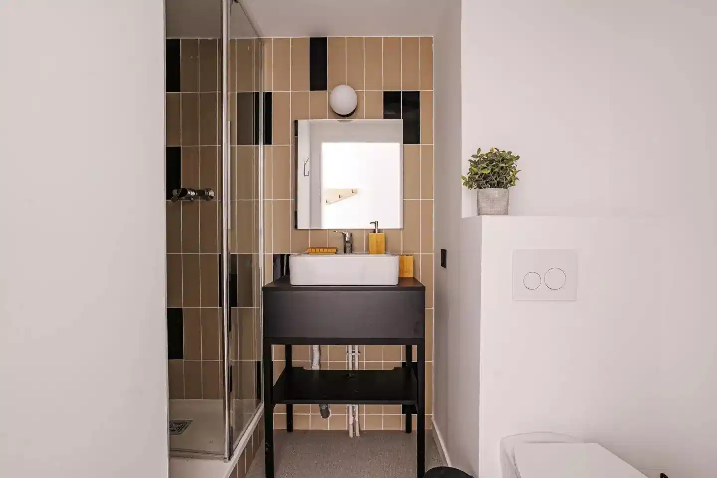 Amenities?w=400&h=260&fit=crop&q=40&auto=format&trim=auto