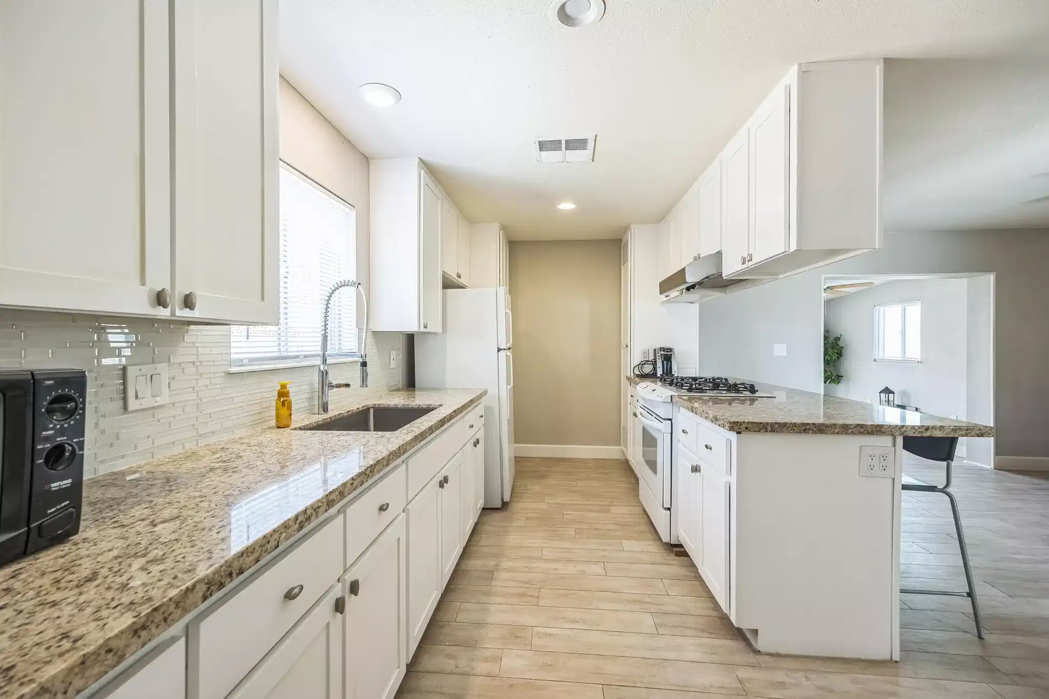 PDP 85051, Phoenix - Phoenix, Arizona, United States - #35946: Room in 8 Bed 2 Bath - Kitchen