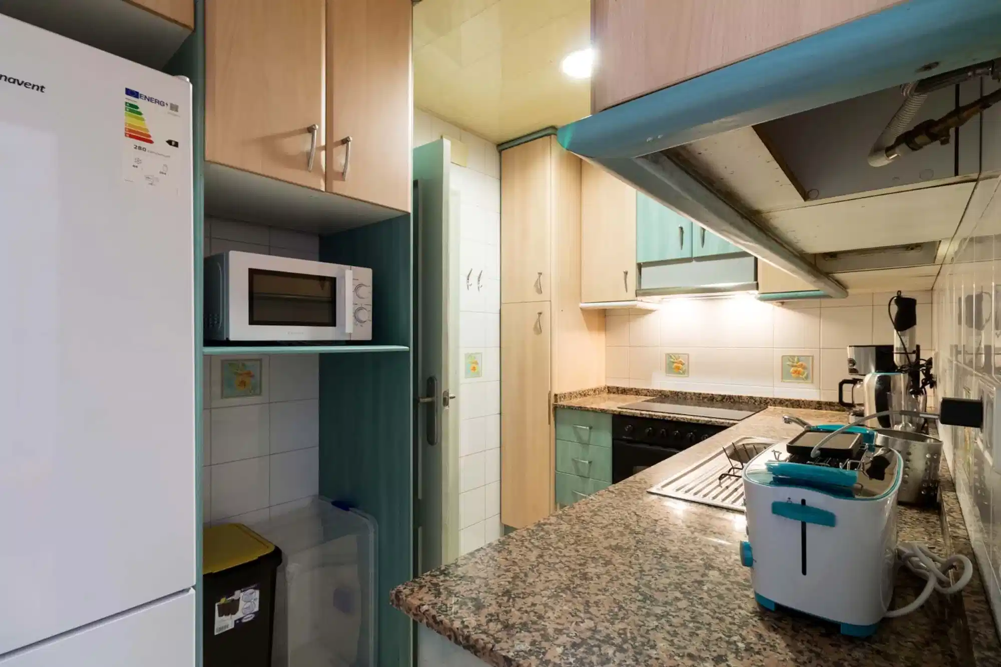 Exterior?w=400&h=260&fit=crop&q=40&auto=format&trim=auto