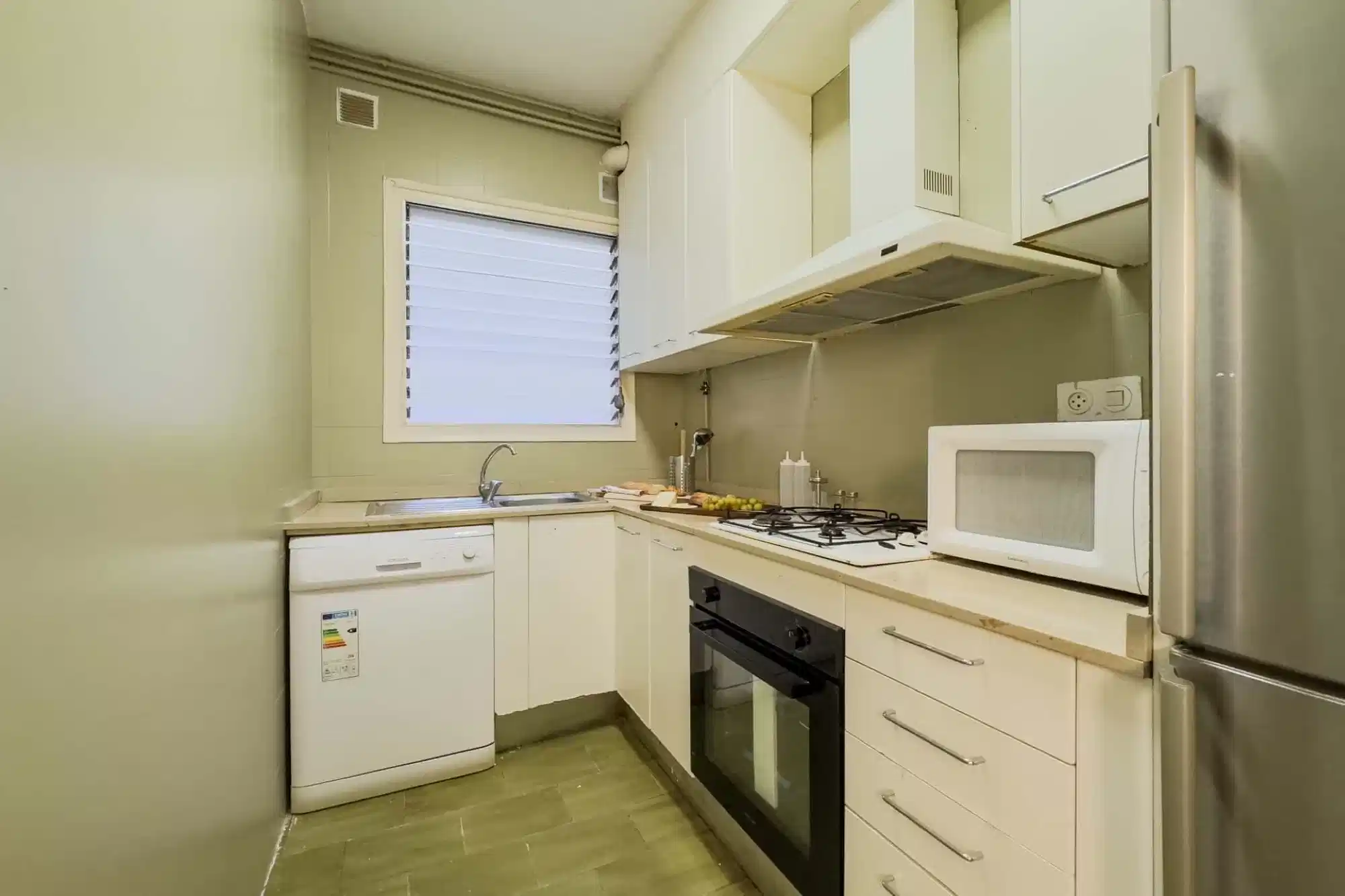 Exterior?w=400&h=260&fit=crop&q=40&auto=format&trim=auto