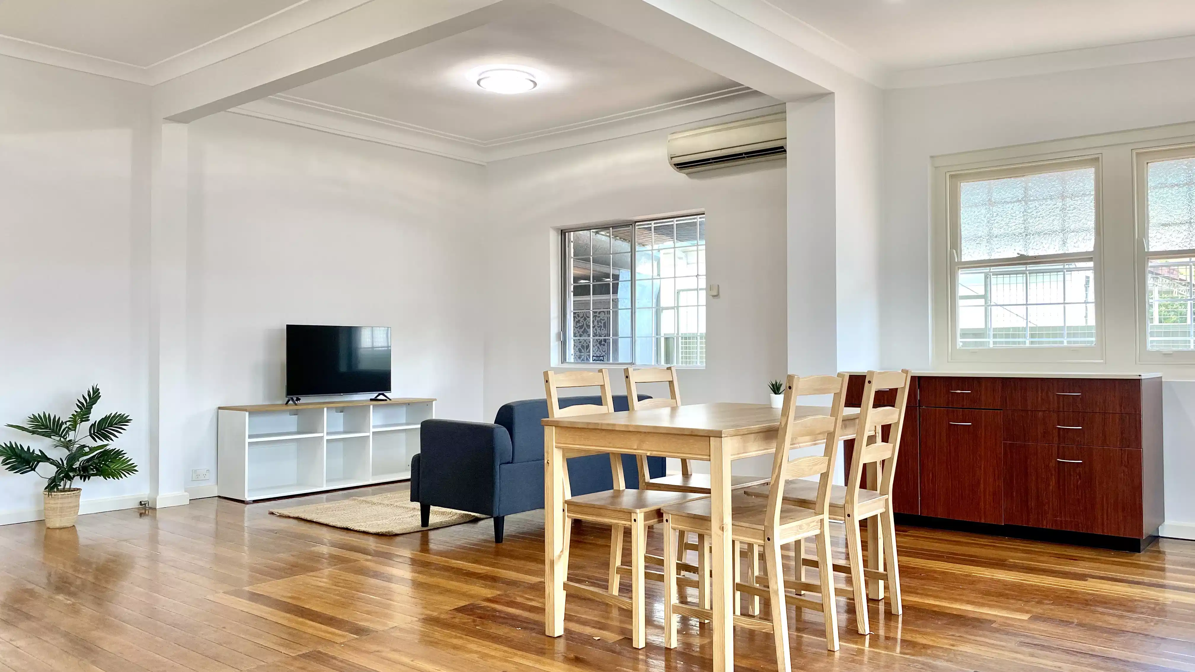 Room in a 5 Bedroom Apartment, Girraween St, Kingsgrove, Australia NSW 2208 - Sydney, New South Wales, Australia - Amenities