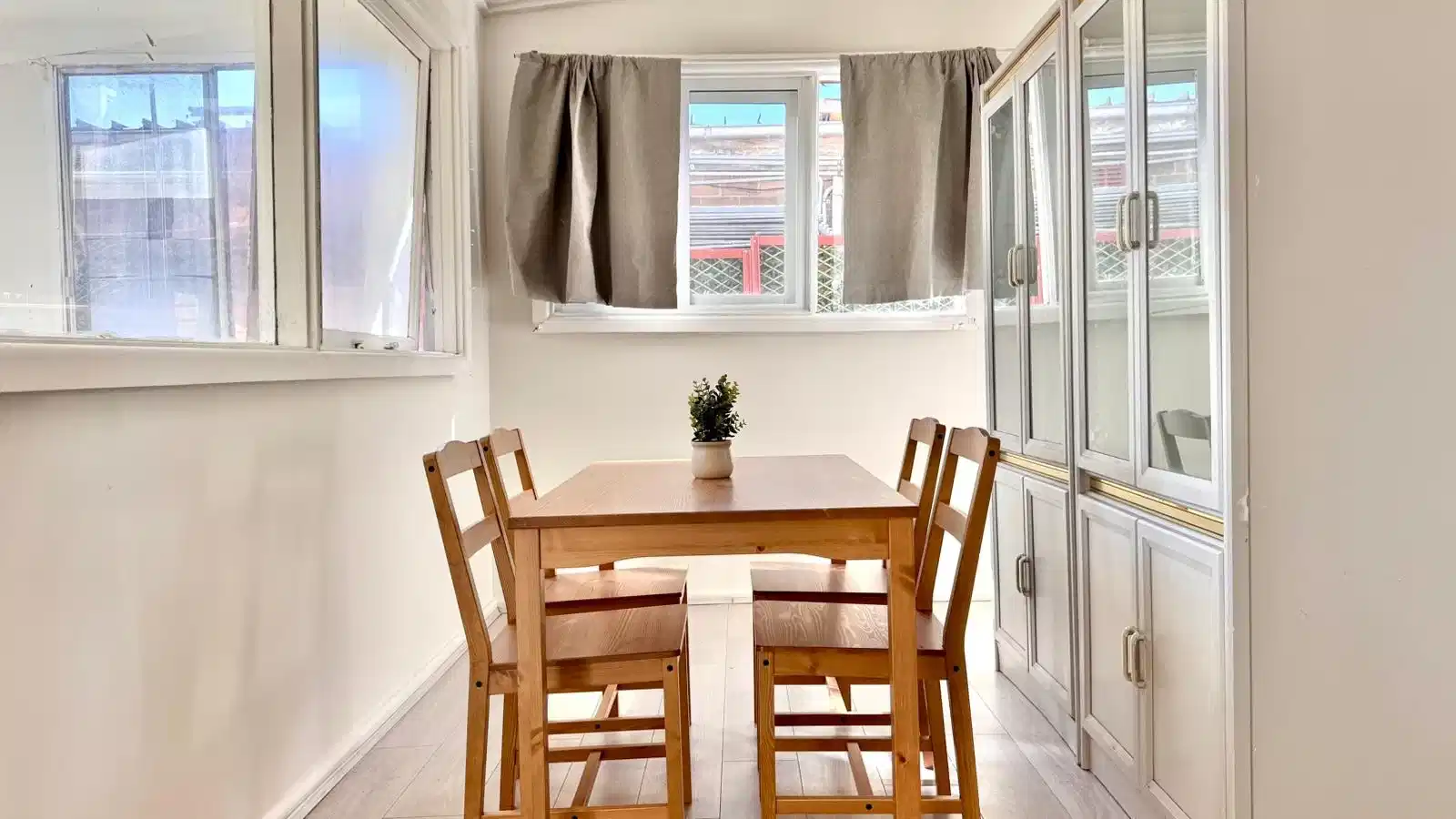Room in a 4 Bedroom Apartment, Wollongong Rd, Arncliffe, Australia NSW 2205 5