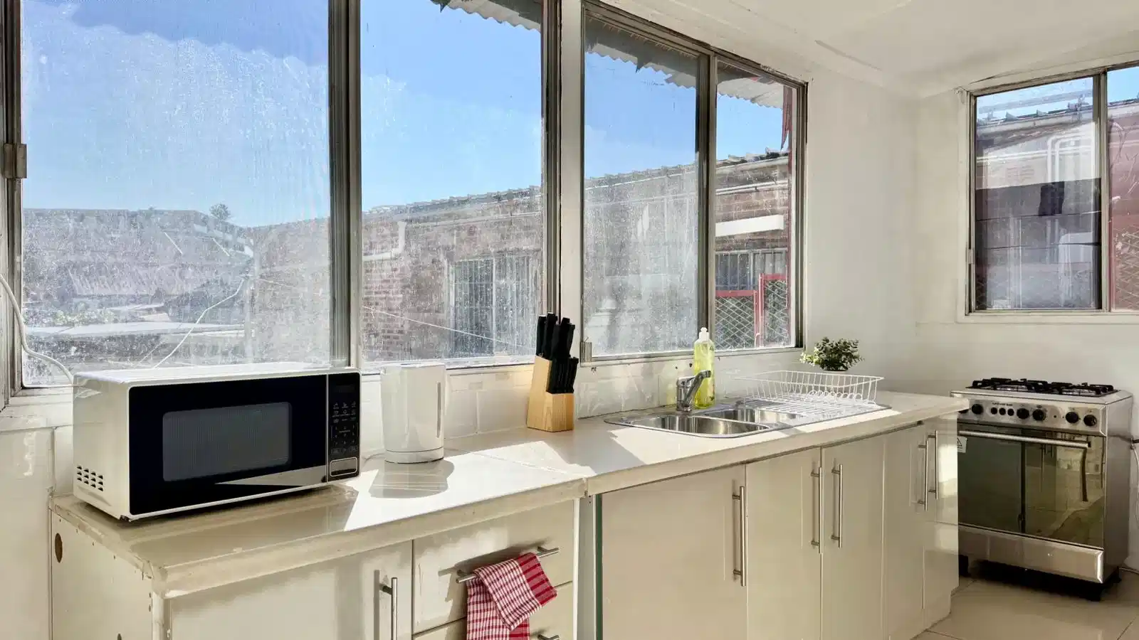 Room in a 4 Bedroom Apartment, Wollongong Rd, Arncliffe, Australia NSW 2205 4