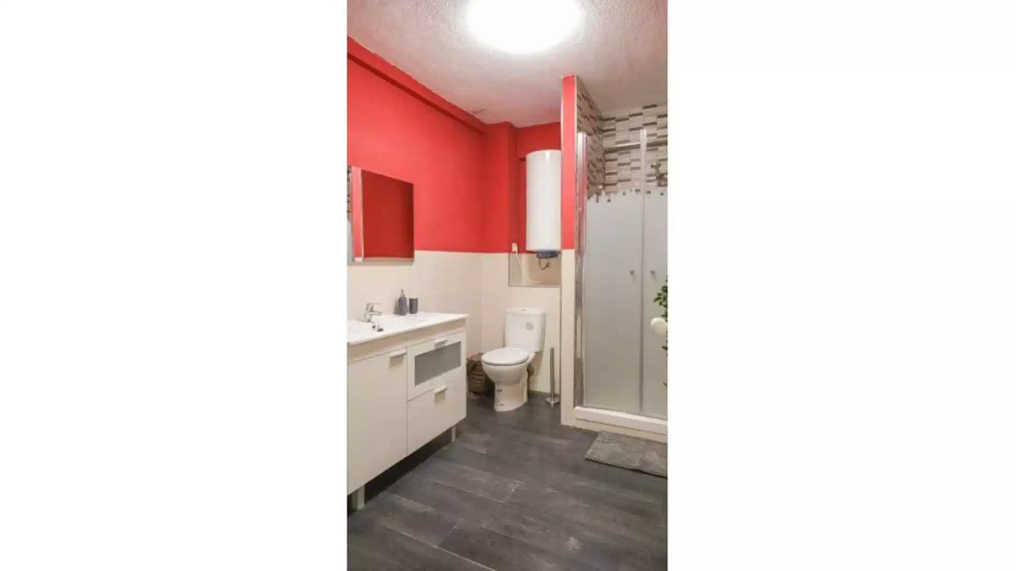 Exterior?w=400&h=260&fit=crop&q=40&auto=format&trim=auto