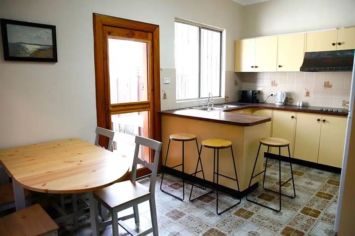 Room in a 7 Bedroom Apartment, Coward St. Mascot, Australia NSW 2020 - Sydney, New South Wales, Australia - Kitchen