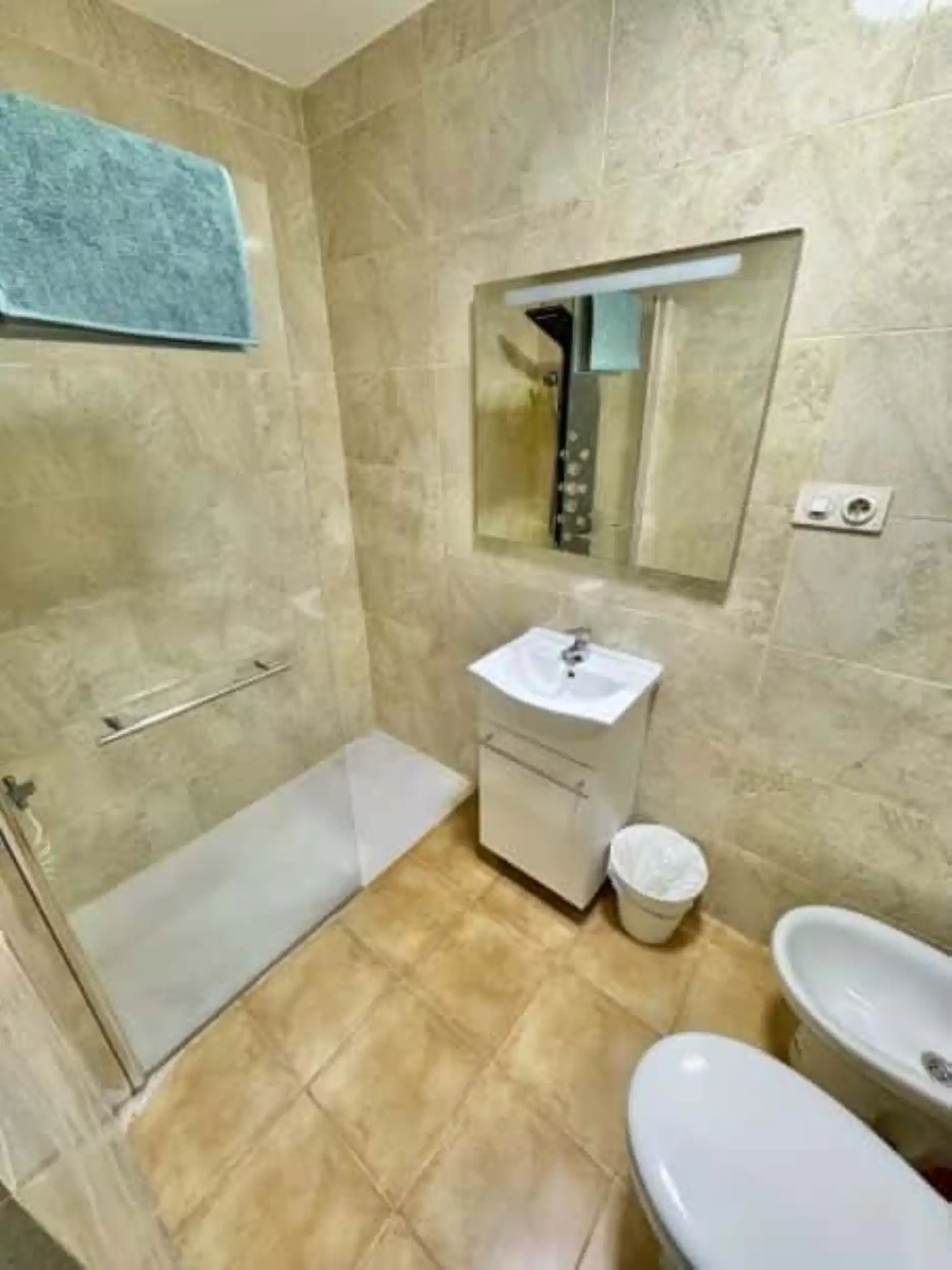 Exterior?w=400&h=260&fit=crop&q=40&auto=format&trim=auto