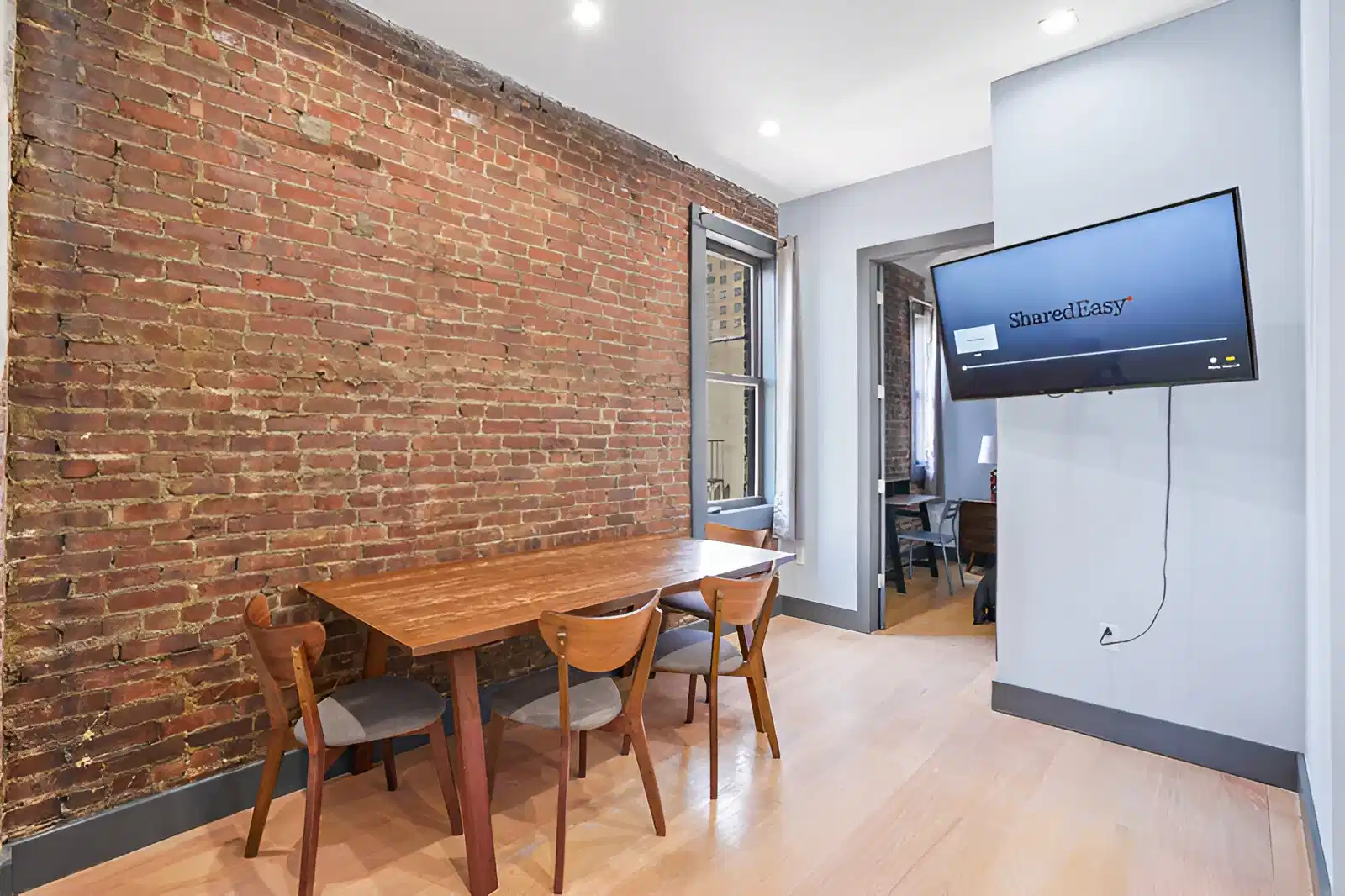 Bedroom?w=400&h=260&fit=crop&q=40&auto=format&trim=auto