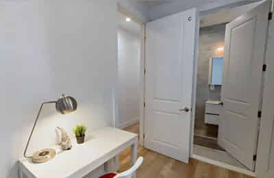 Bedroom?w=400&h=260&fit=crop&q=40&auto=format&trim=auto