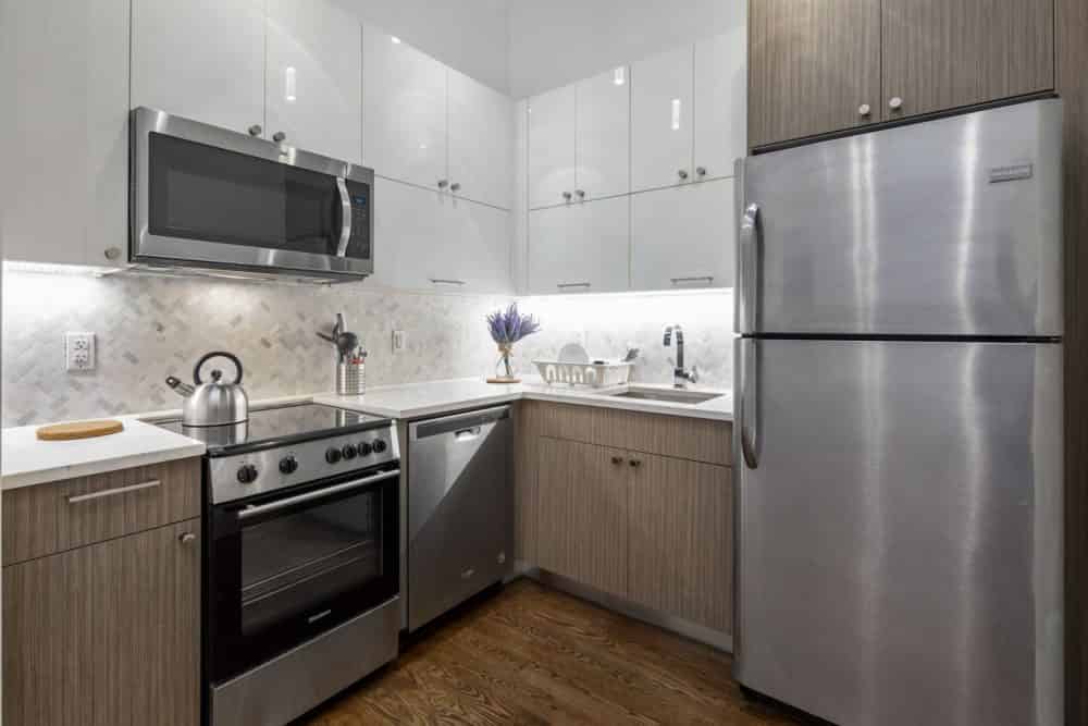 Bathroom?w=400&h=260&fit=crop&q=40&auto=format&trim=auto