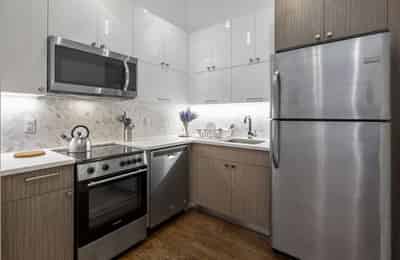 Bathroom?w=400&h=260&fit=crop&q=40&auto=format&trim=auto