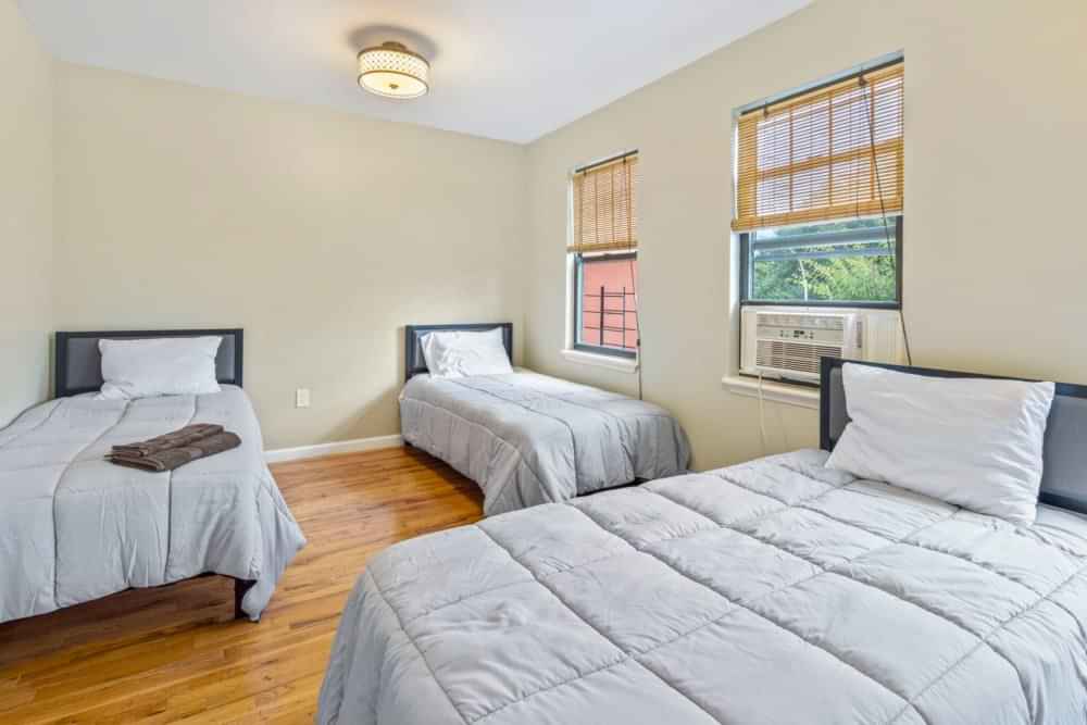 Common Area?w=400&h=260&fit=crop&q=40&auto=format&trim=auto