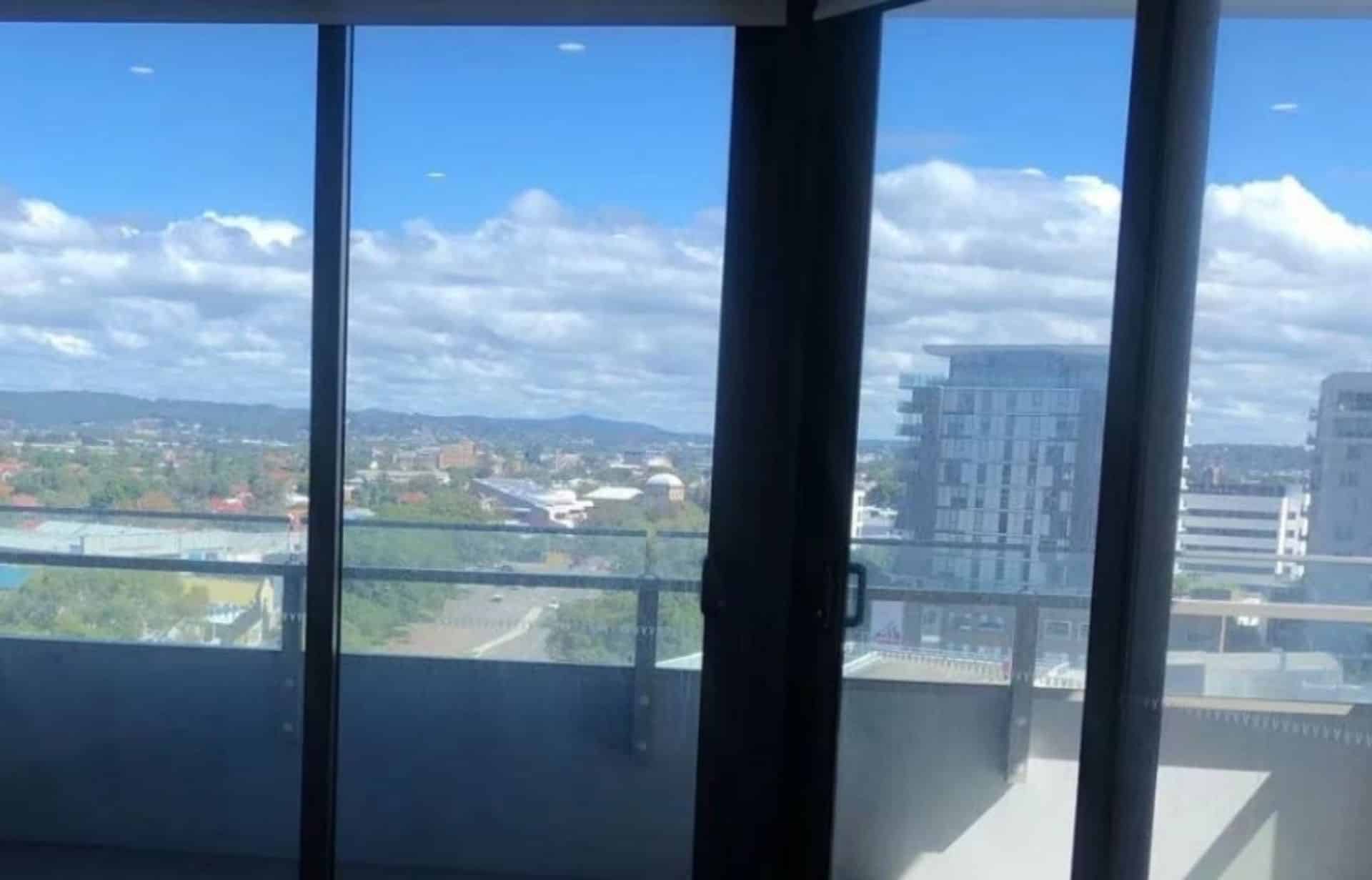 Exterior?w=400&h=260&fit=crop&q=40&auto=format&trim=auto